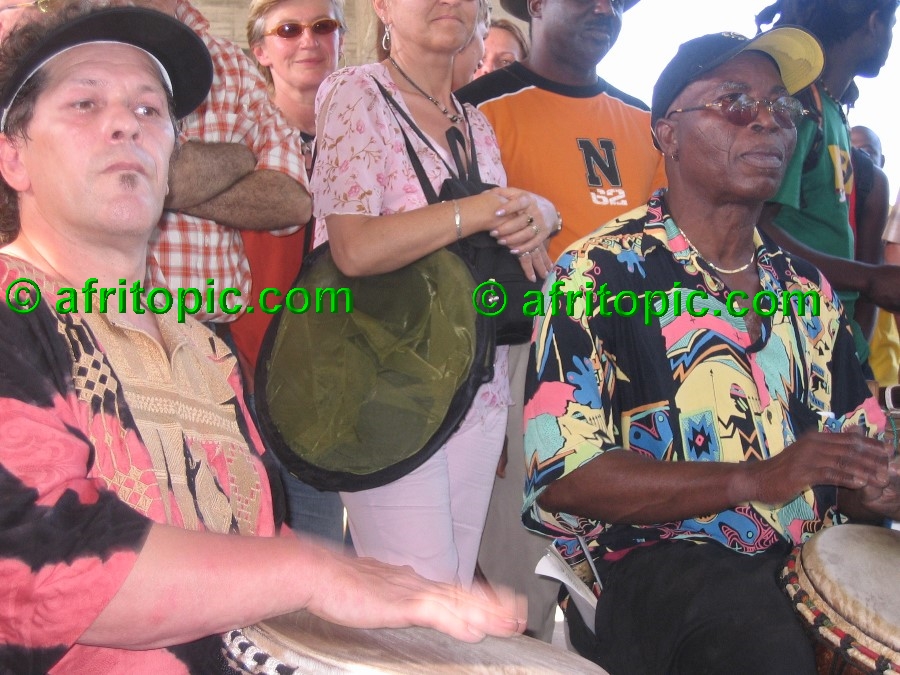 ../Images/AfricaFestival-27-28May05 113.jpg